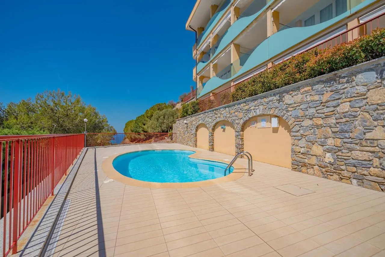 Appartamento incantevole con piscina Vallecrosia